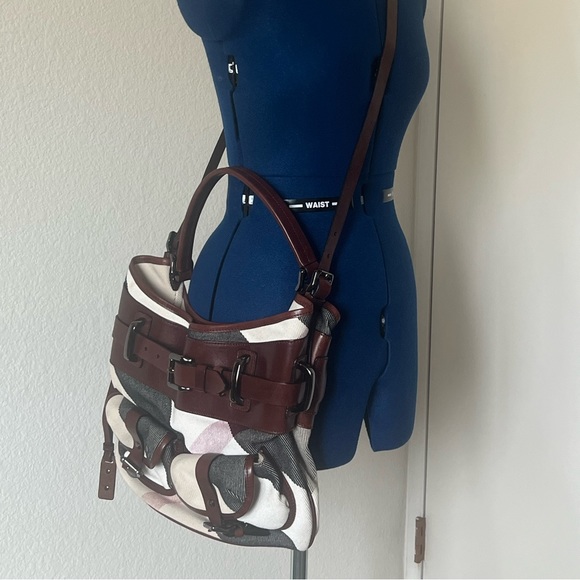 RARE Crossbody Burberry Bag - Picture 1 of 10